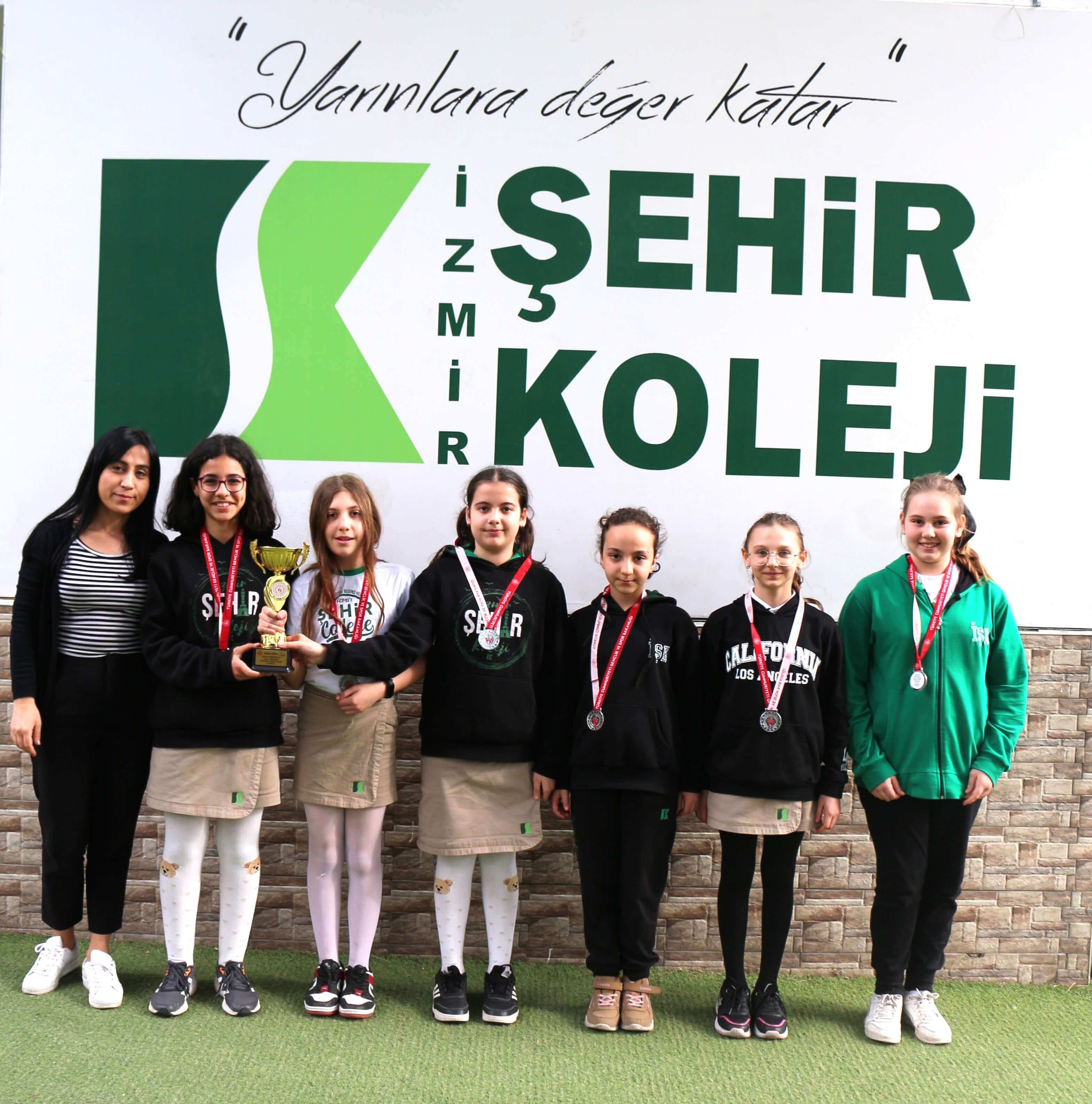 Okul Sporları Satranç Turnuvası Küçük Kız Takımı 2.liği