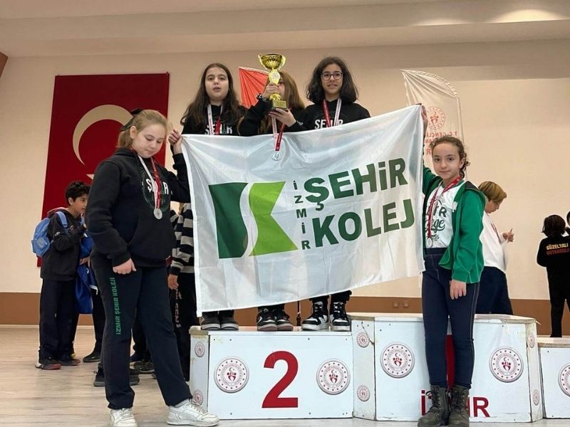 Gençlik ve Spor Bakanlığının düzenlemiş olduğu Okul Sporları Satranç Turnuvasında Küçük Kız Takımımız il 2.si 
